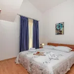 With Swimming Pool Seget Vranjica, Trogir - 24447 Daire Donji Seget