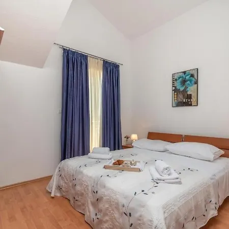 With Swimming Pool Seget Vranjica, Trogir - 24447 Apartament Donji Seget