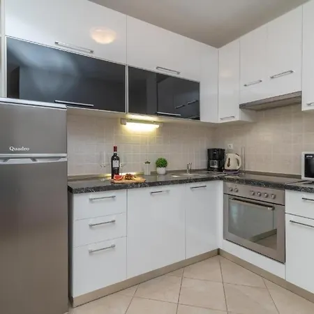 Apartament With Swimming Pool Seget Vranjica, Trogir - 24447 *