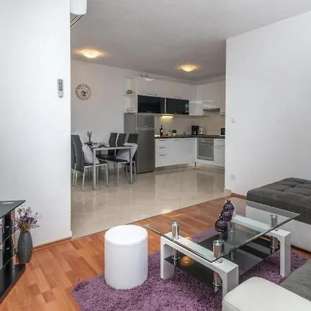 With Swimming Pool Seget Vranjica, Trogir - 24447 Apartament Donji Seget