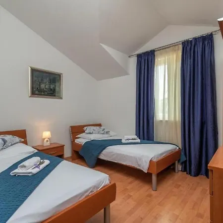 With Swimming Pool Seget Vranjica, Trogir - 24447 Apartament